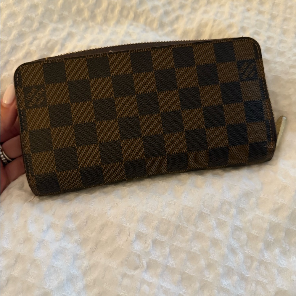 Louis Vuitton damier ebene zippy wallet